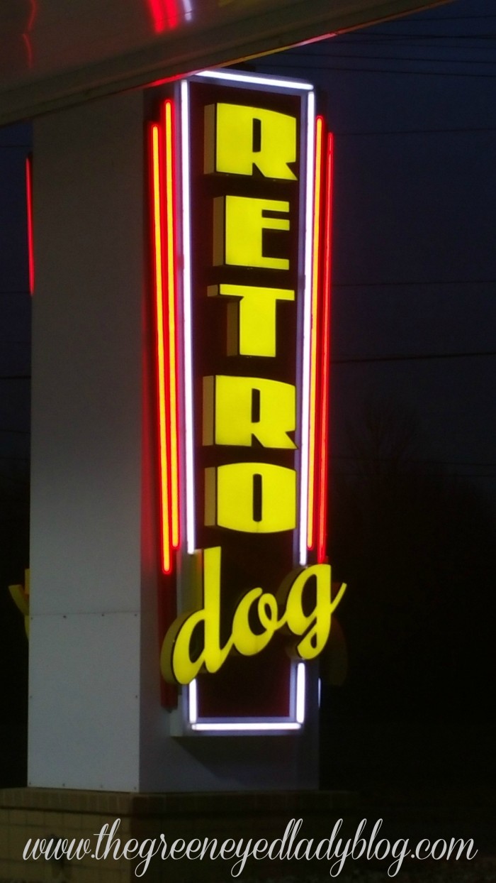Retro_Dog_Sign